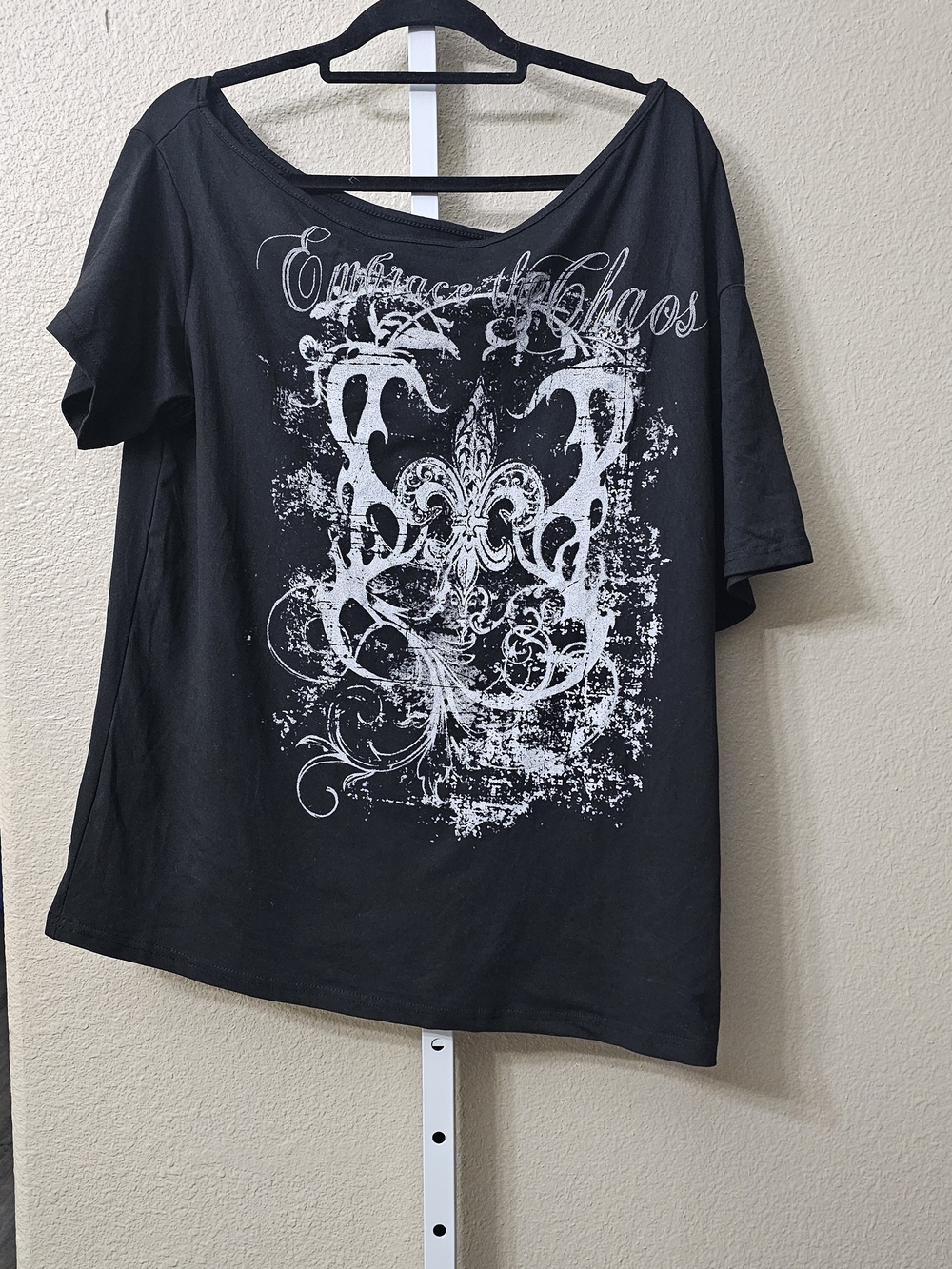 ROMWE Y2K Goth Grunge Off-The-Shoulder Graphic Tee
